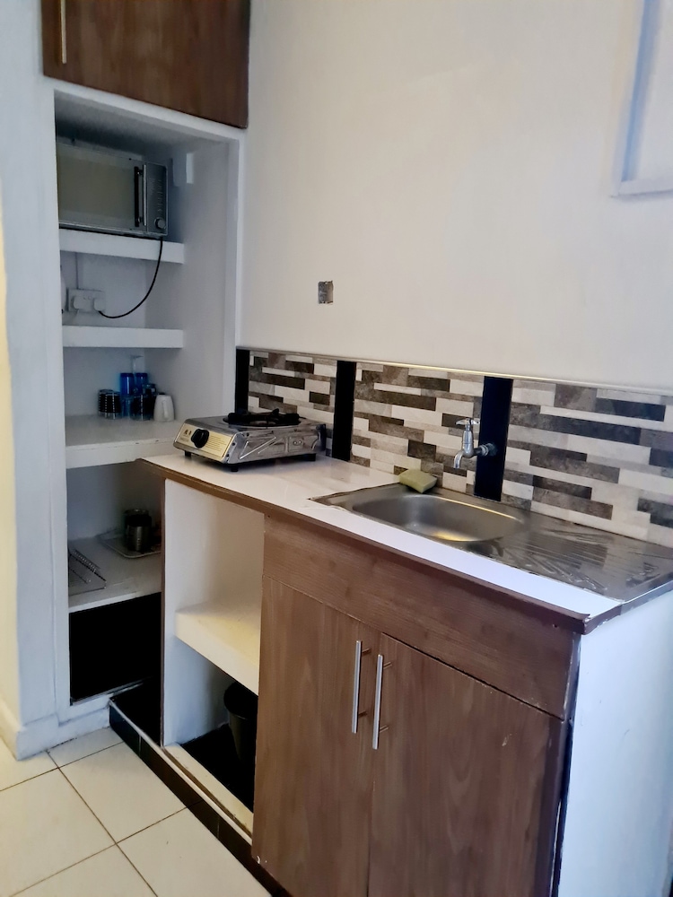 Spendwise Lodge And Apartments 31/50