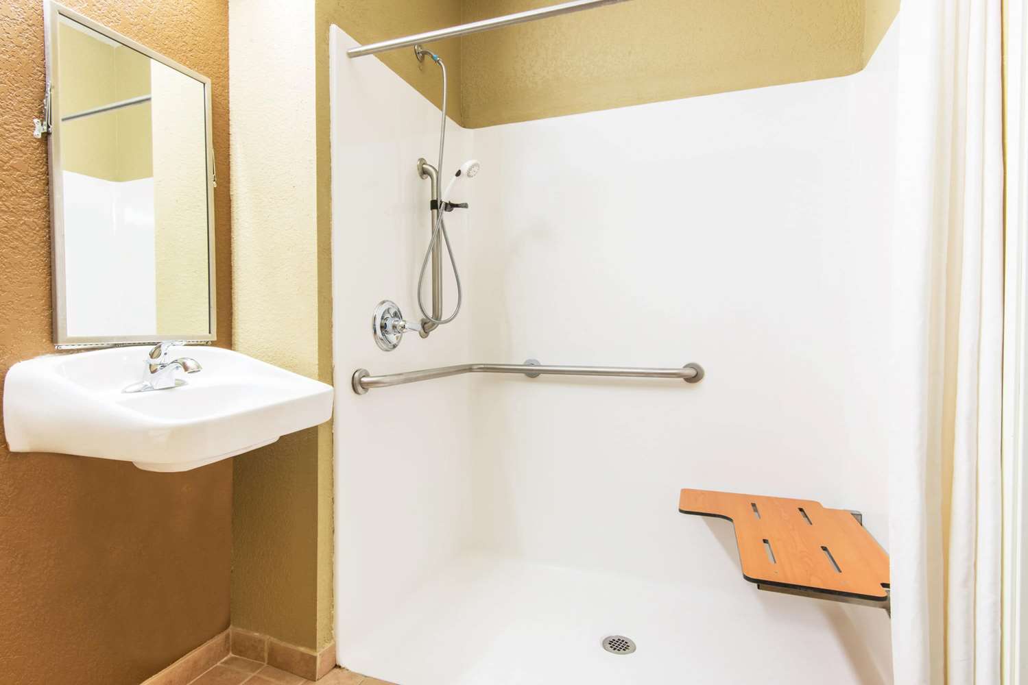 Microtel Inn And Suites Montgomery Al 36/38
