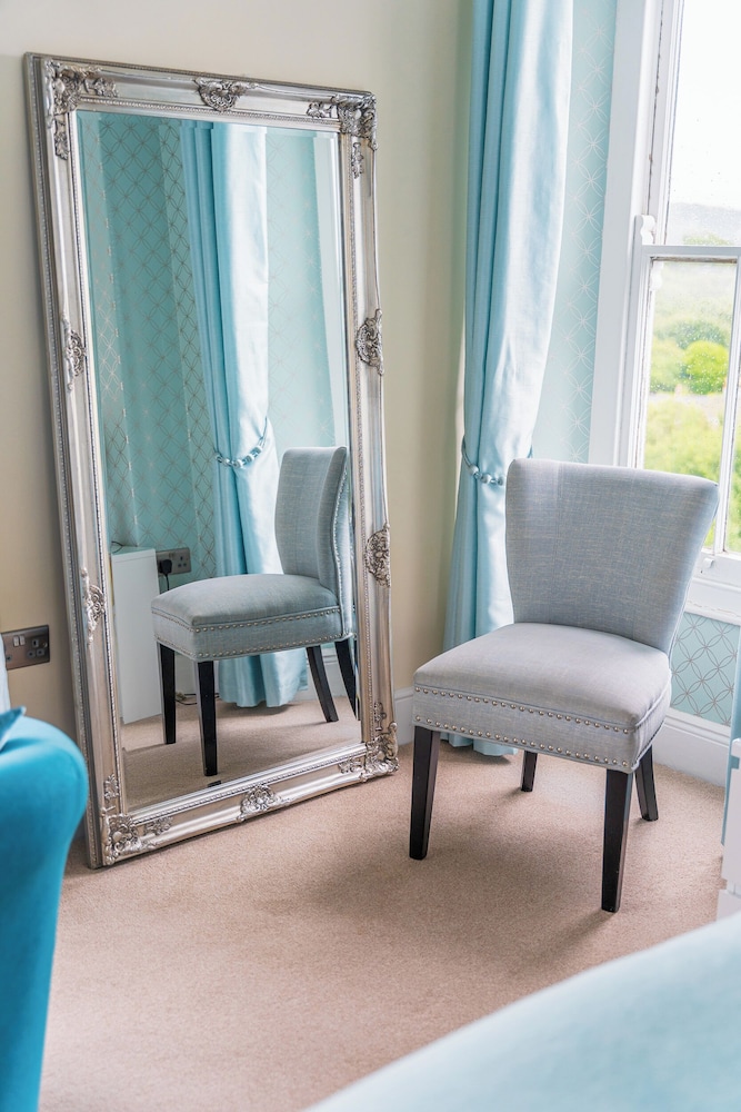 Highcliffe Hotel 27/48