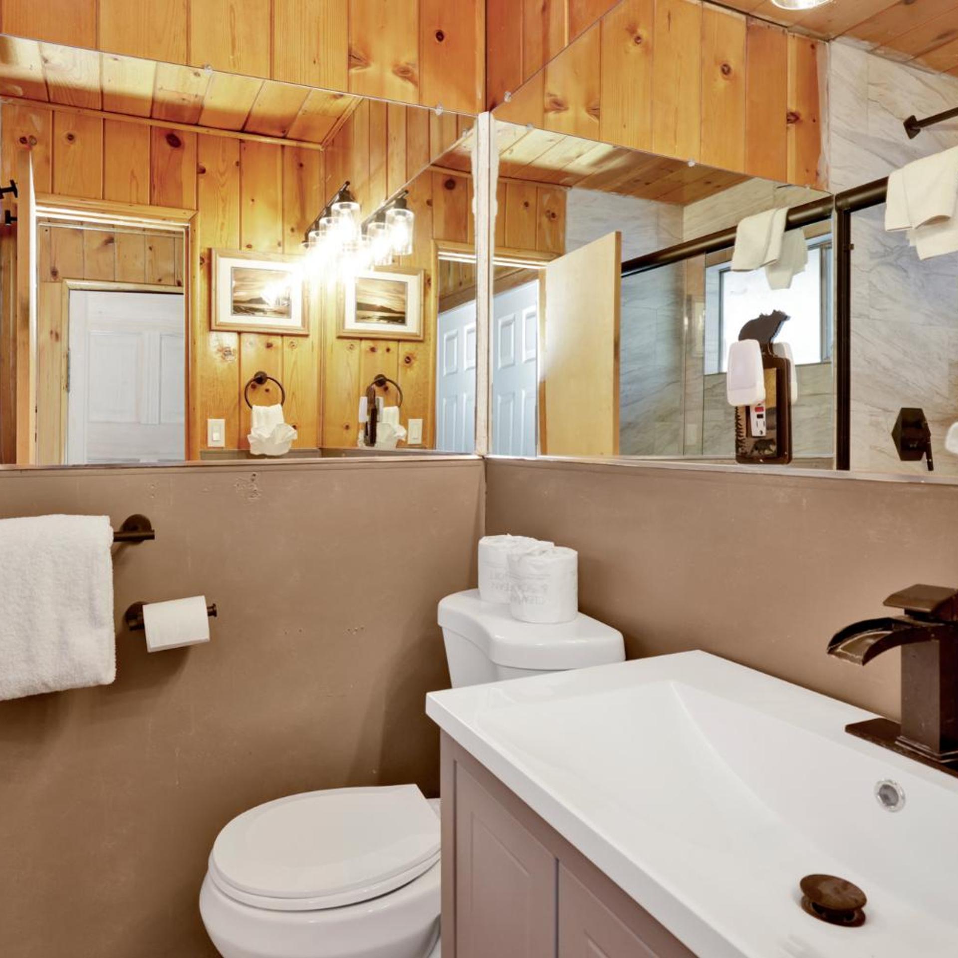 Sunrise Lakefront Family Cabin by Big Bear Vacations 37/39