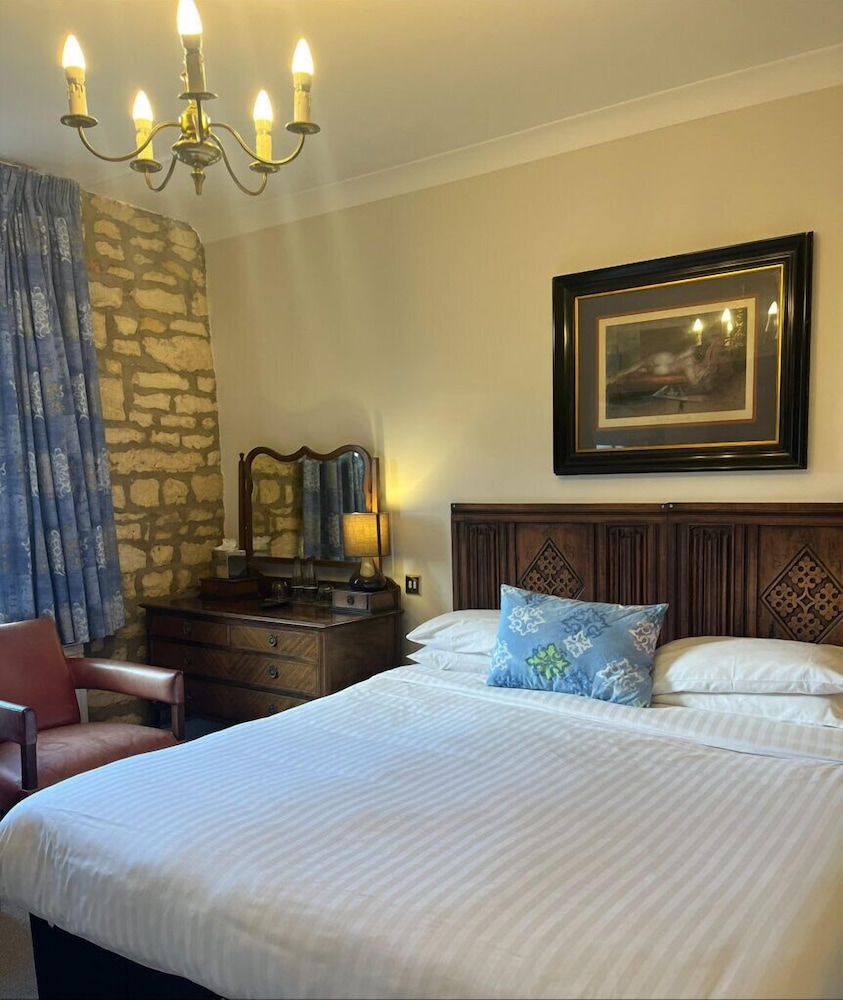 Noel Arms Hotel 8/49