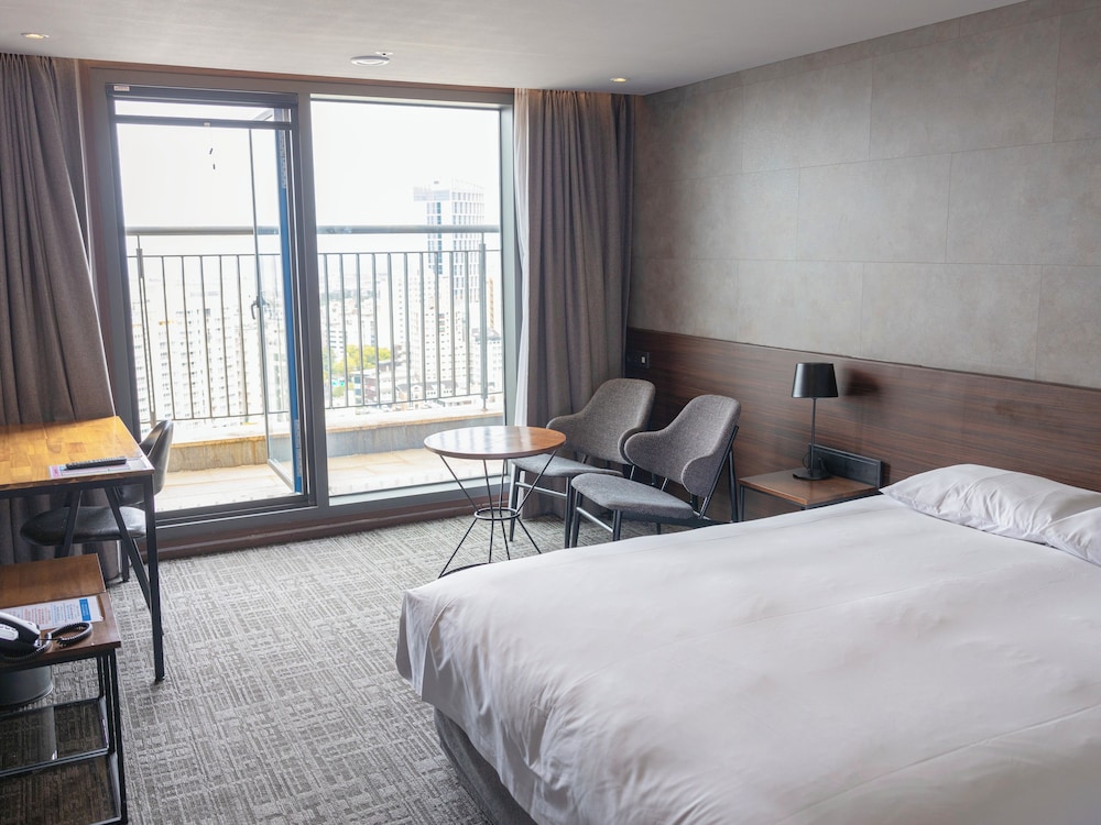 With City Hotel 14/40