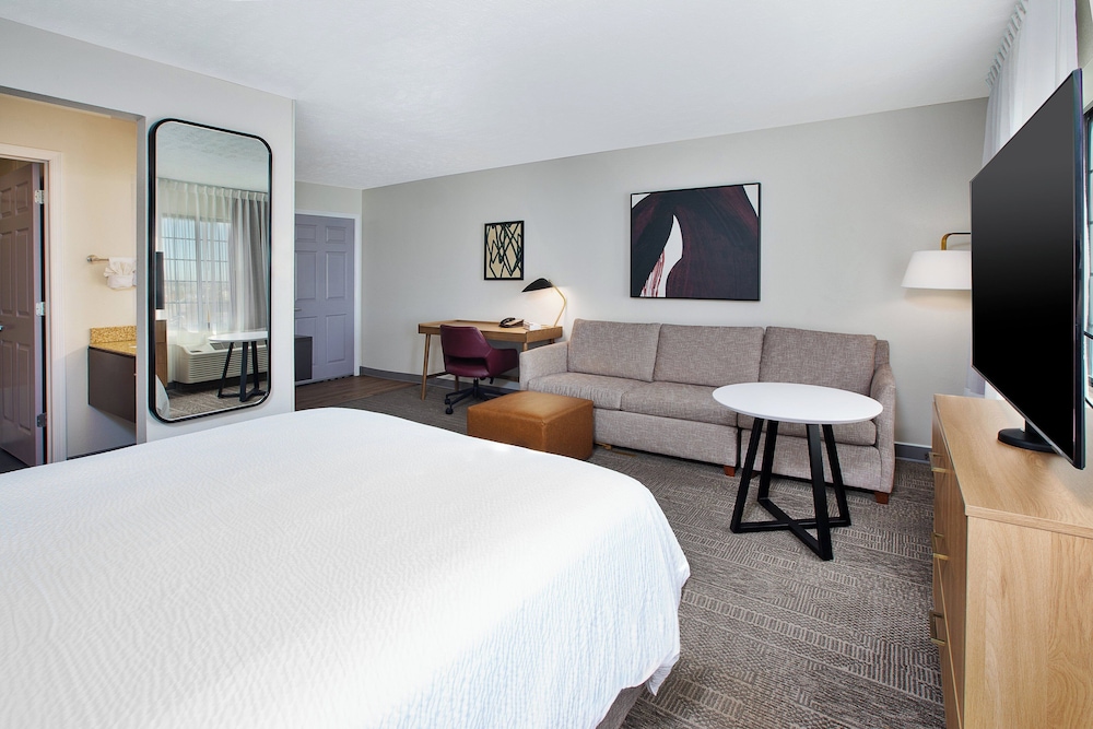 Studio, Suite, Queen Bed, Kitchen