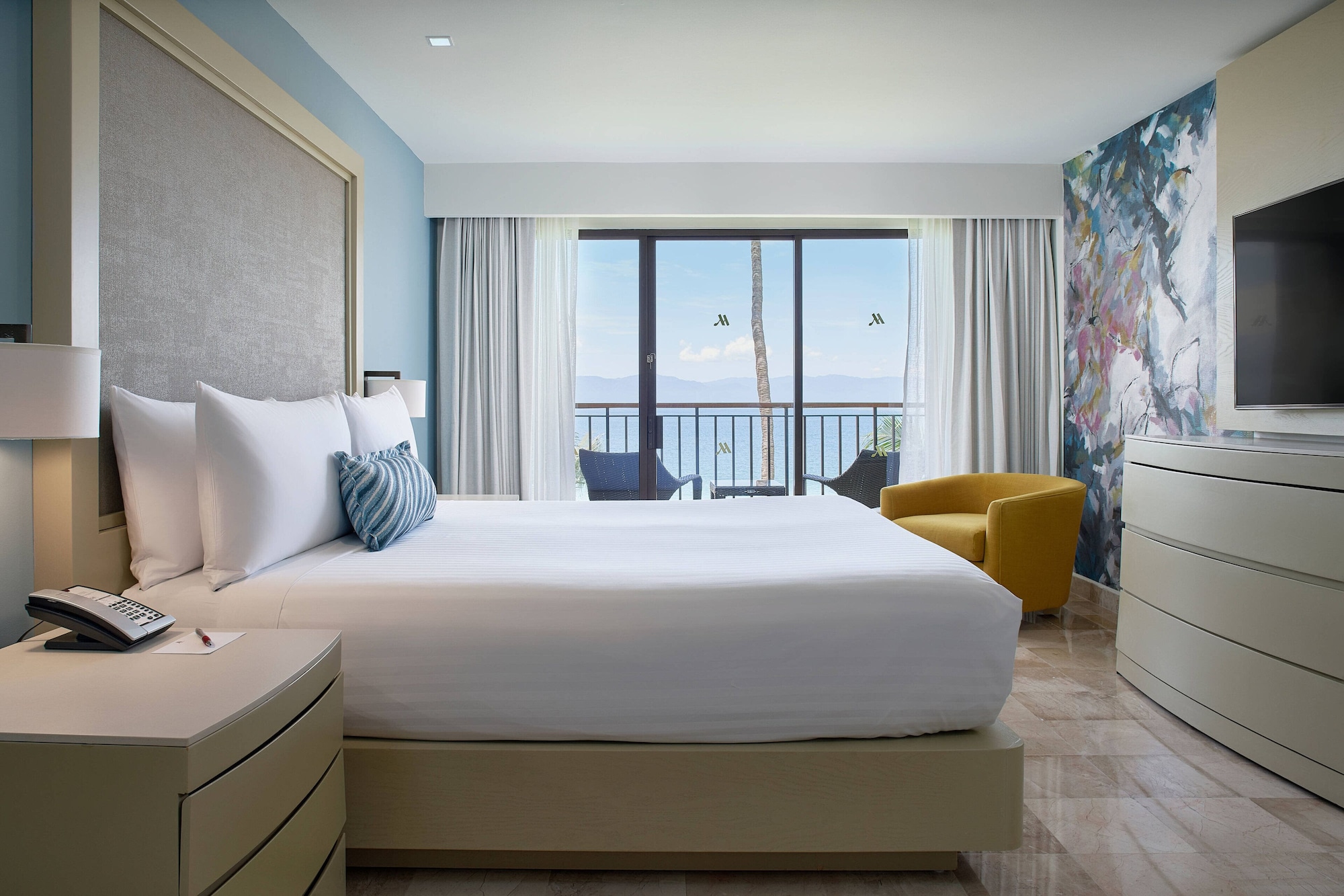 1 Bedroom, Emperor, Suite, King Bed, Ocean Front, Sofa