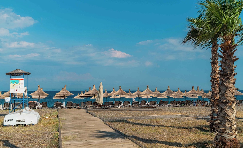 Assos Park Hotel 63/64