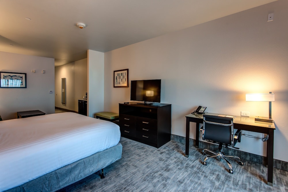 Holiday Inn Express & Suites Gatesville N. Ft Hood 28/65