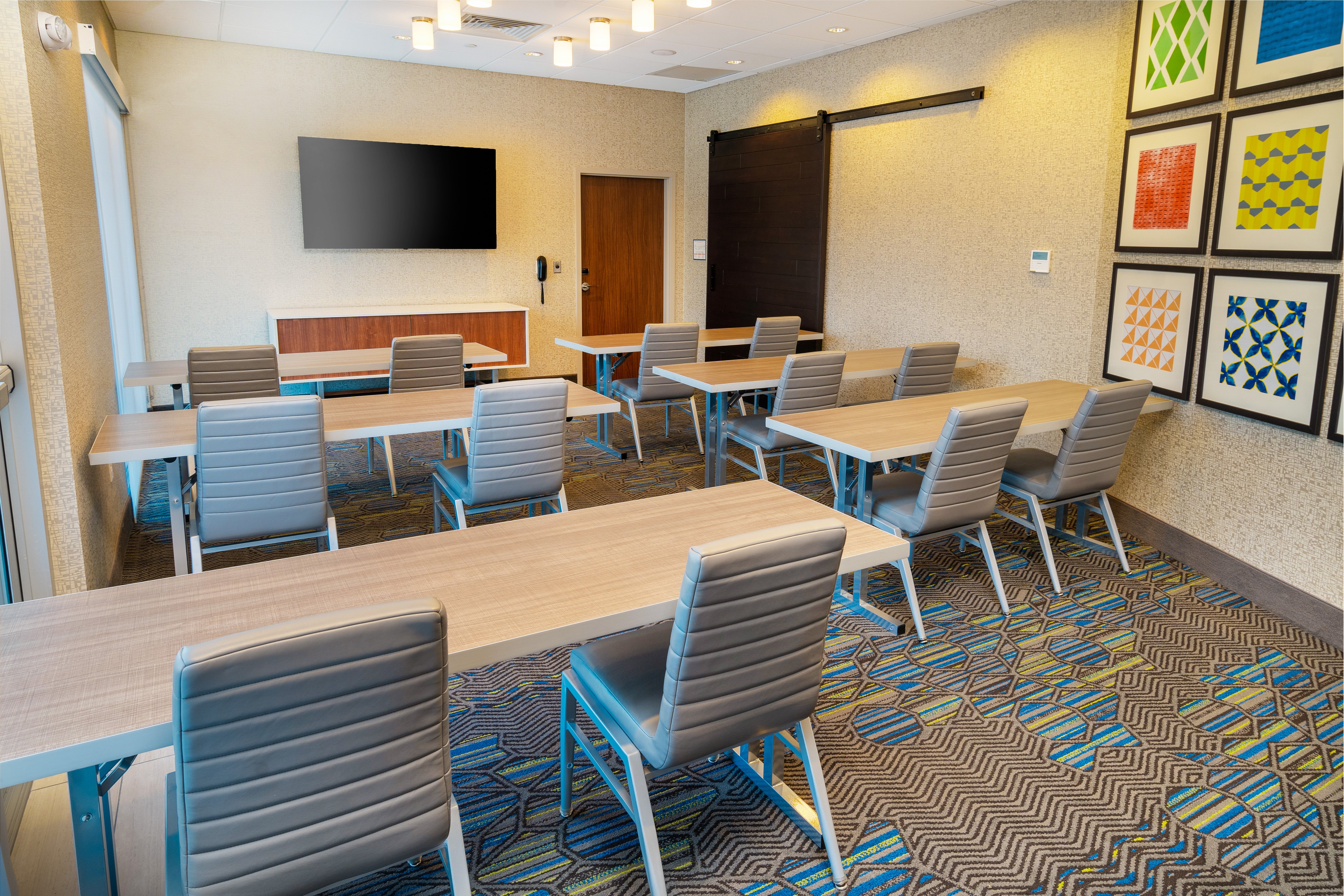 Holiday Inn Express And Suites Las Vegas E Tropicana 50/52