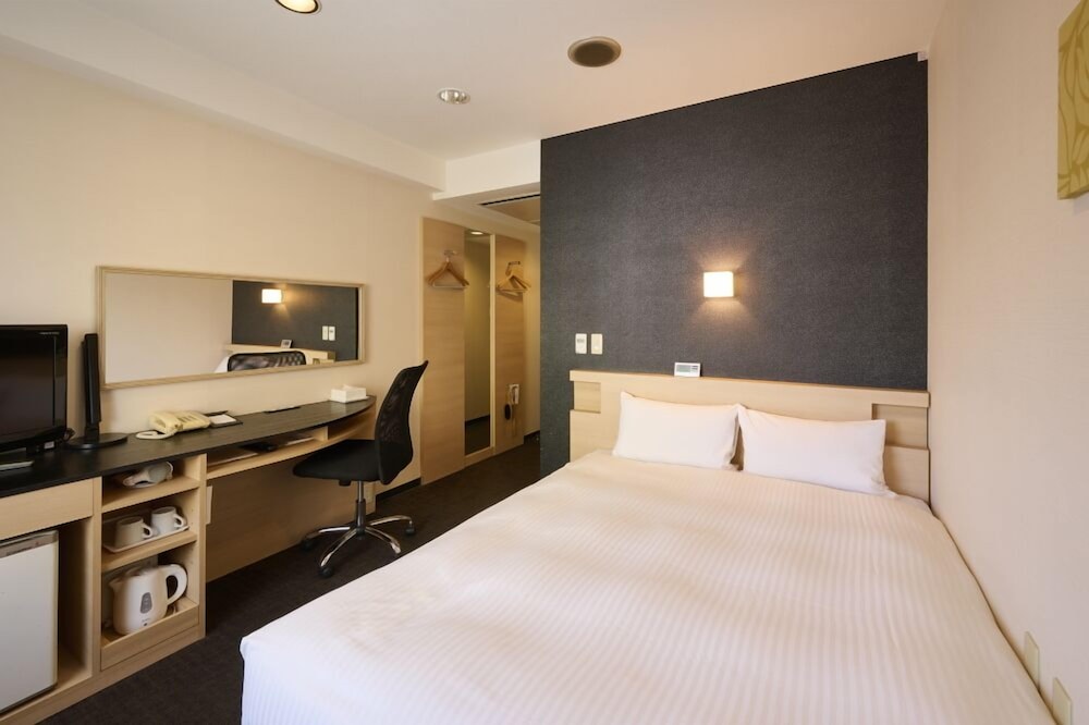 ROOM, TWIN BEDS