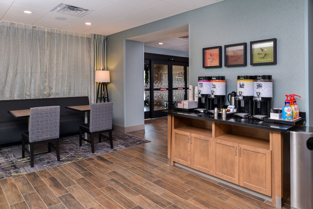 HAMPTON INN BY HILTON OMAHA AIRPORT, IA 8/27