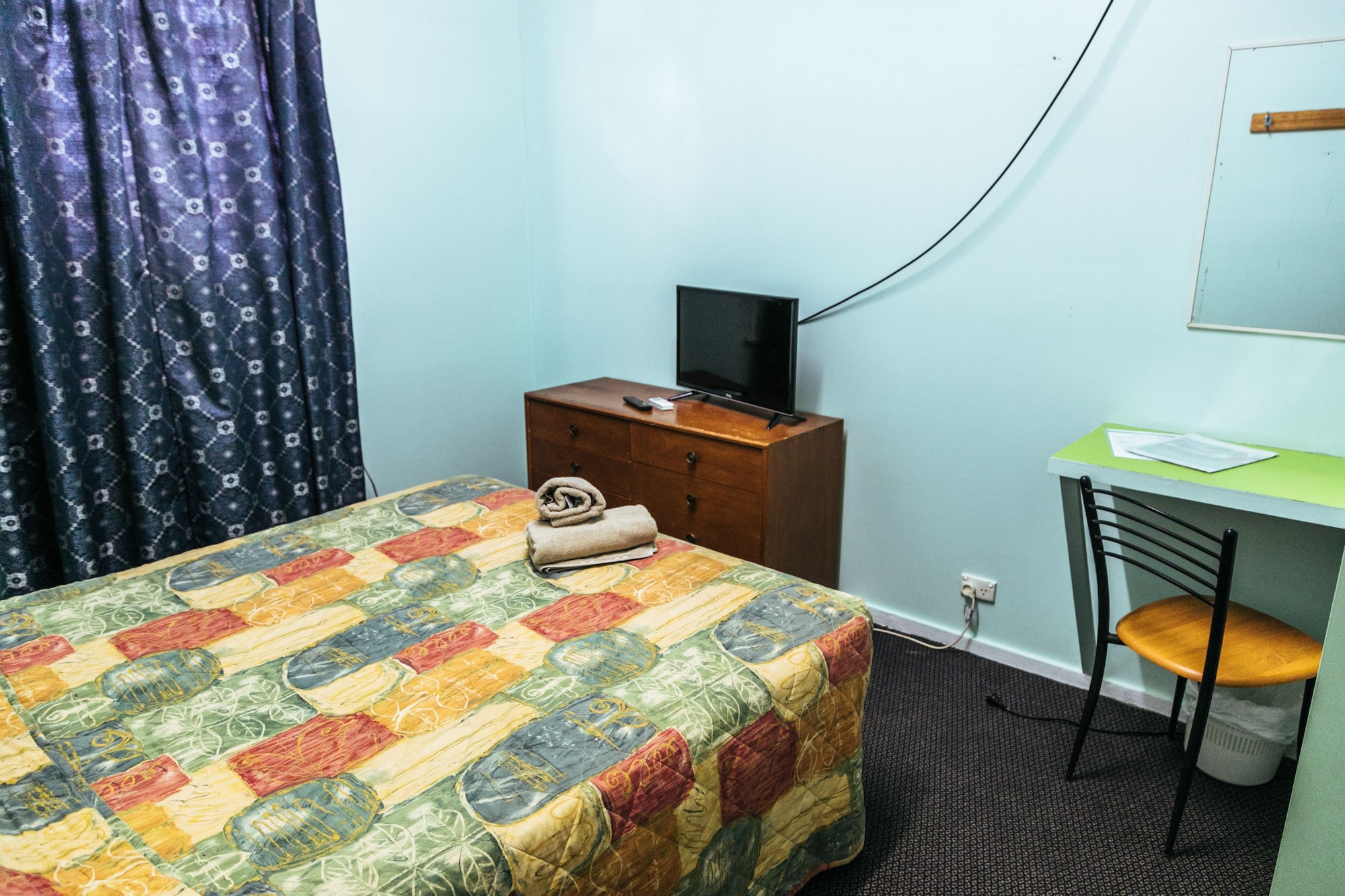 Economy, Single, 1 Queen and 1 Single Bed, Shared Bathroom