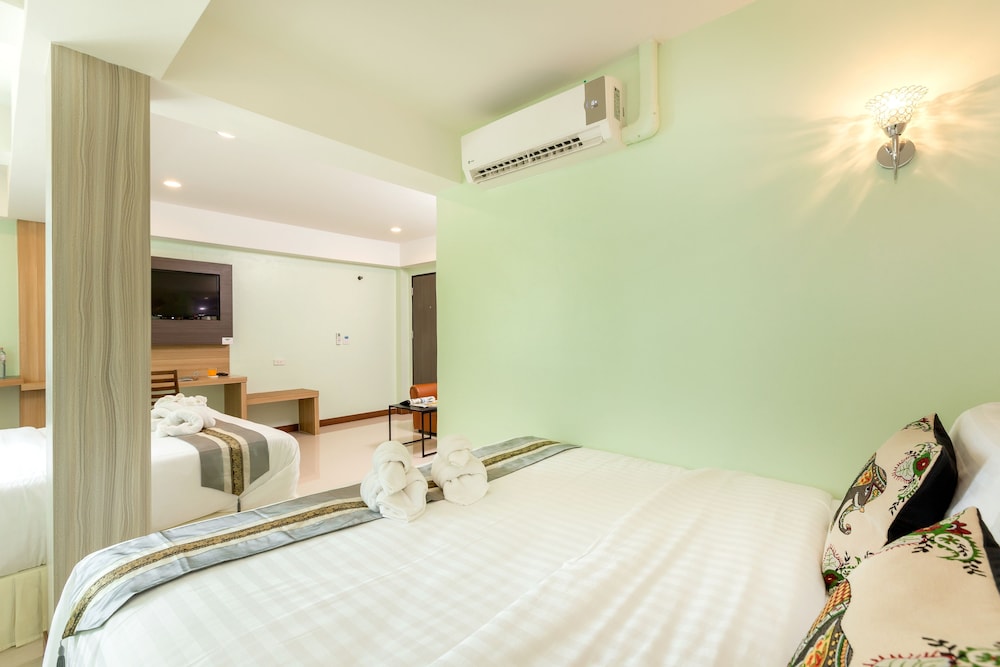 RoomQuest Suvarnabhumi Airport Rom Klao 21/55
