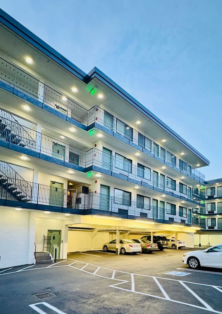 La Casa Inn 42/50