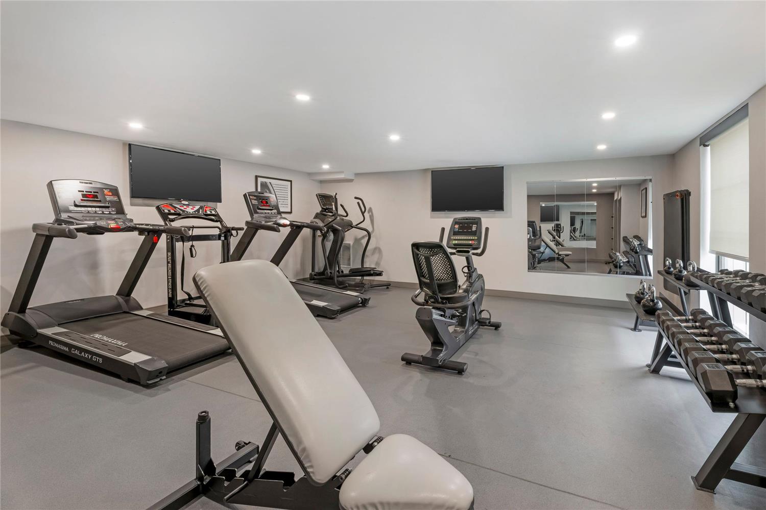 MainStay Suites Oakbrook Terrace - Chicago 16/24