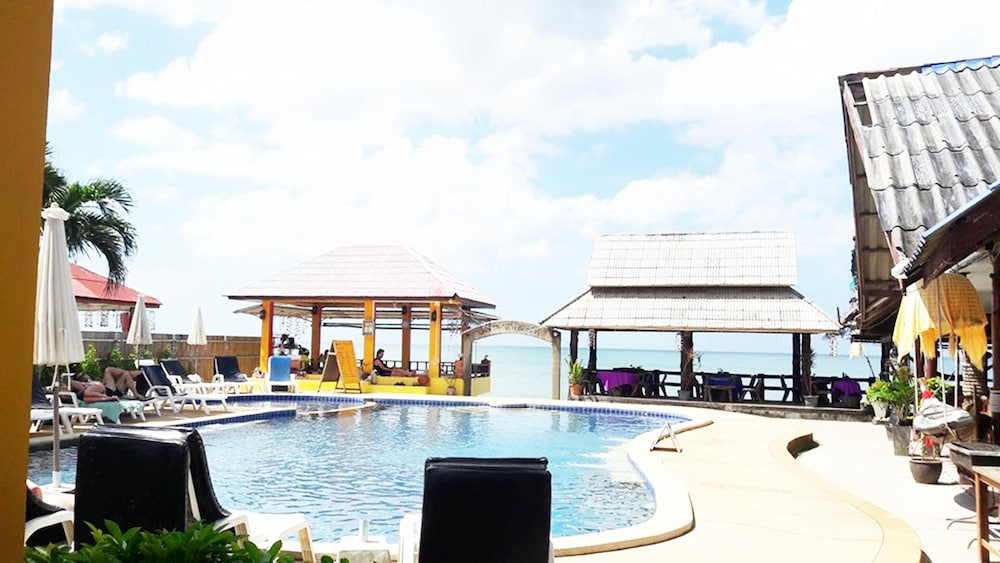 Lanta New Beach Bungalows 45/50