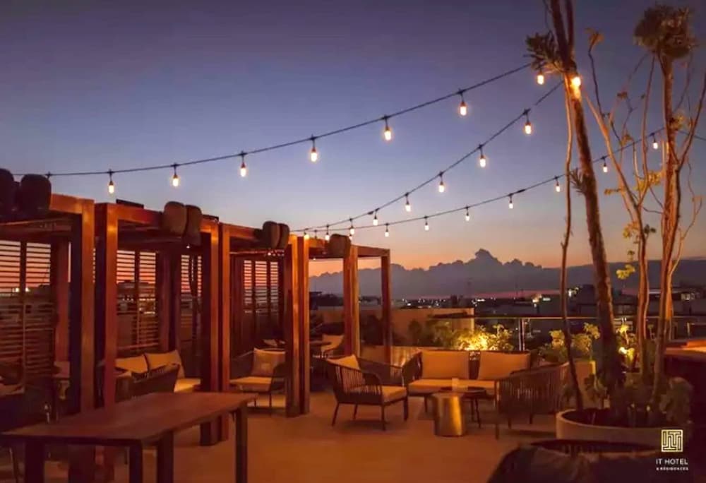 IT Boutique Hotel and Restaurant 66/73