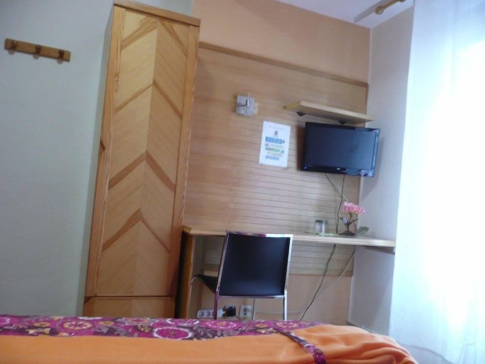 Hostal Rioja Condestable 37/48