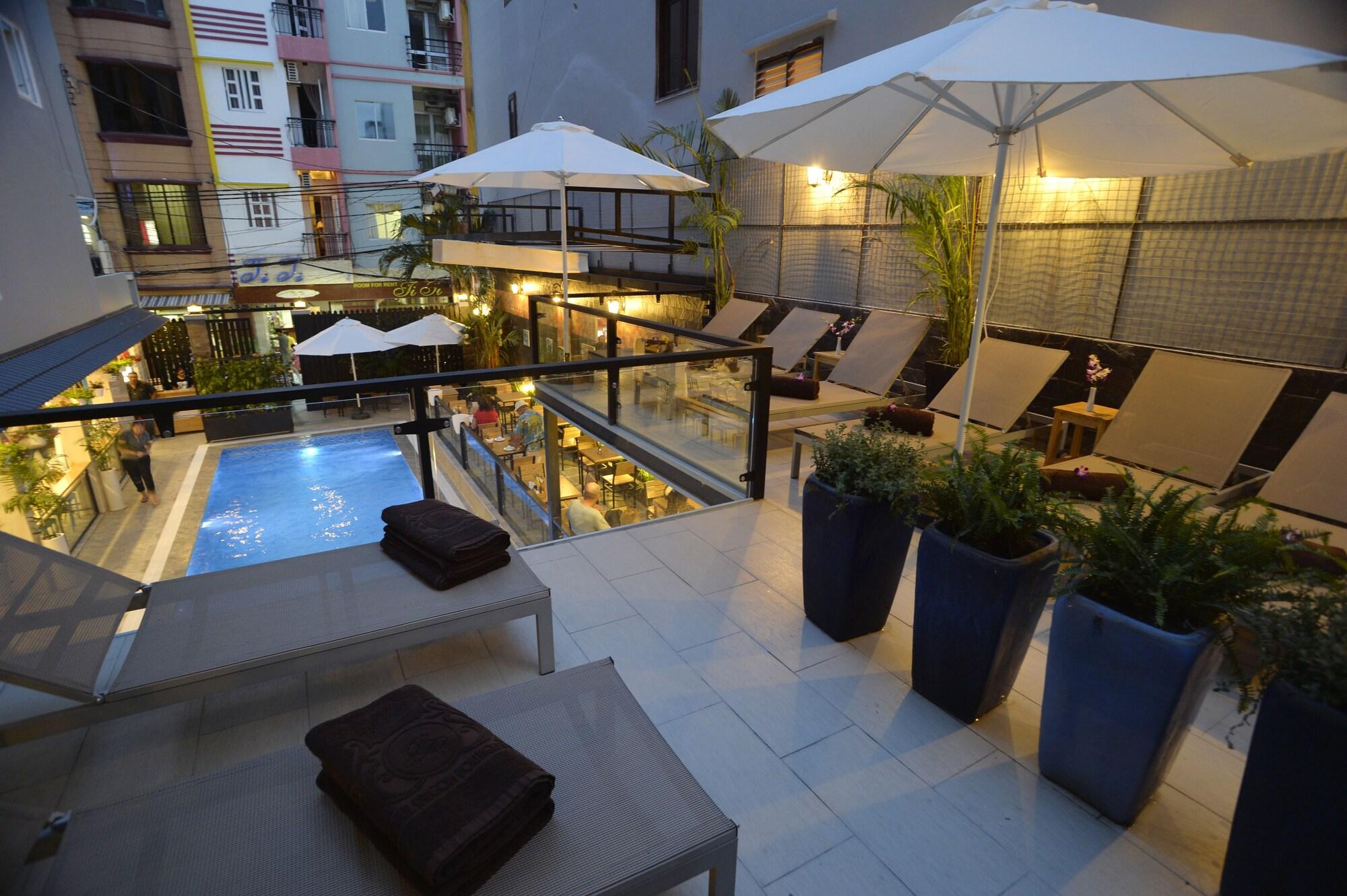 Urban Lodge Hotel - Hostel 65/75