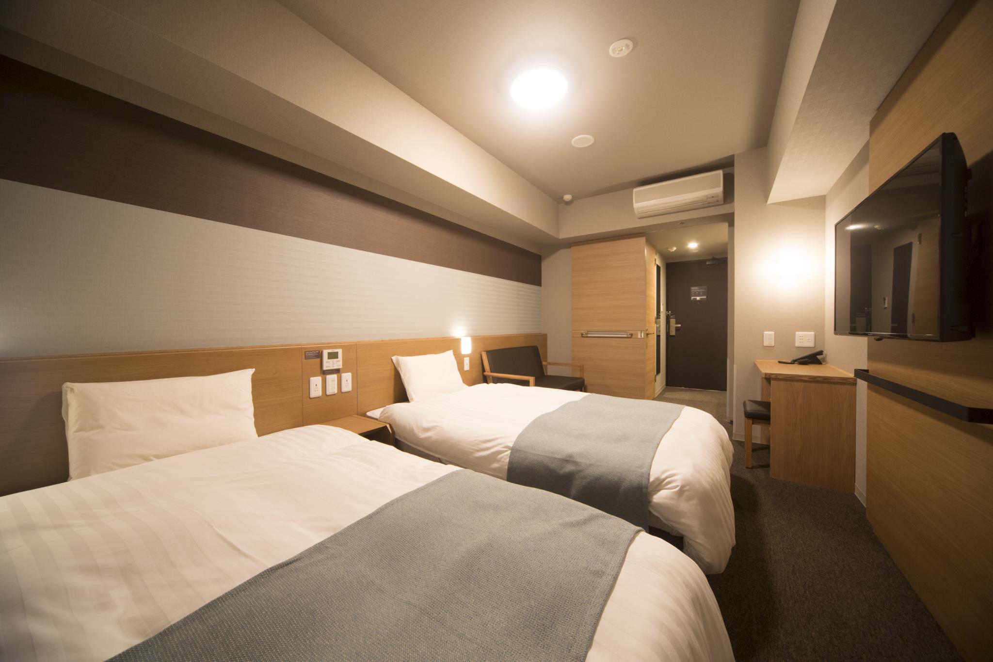 Moderate, 2 Double Beds