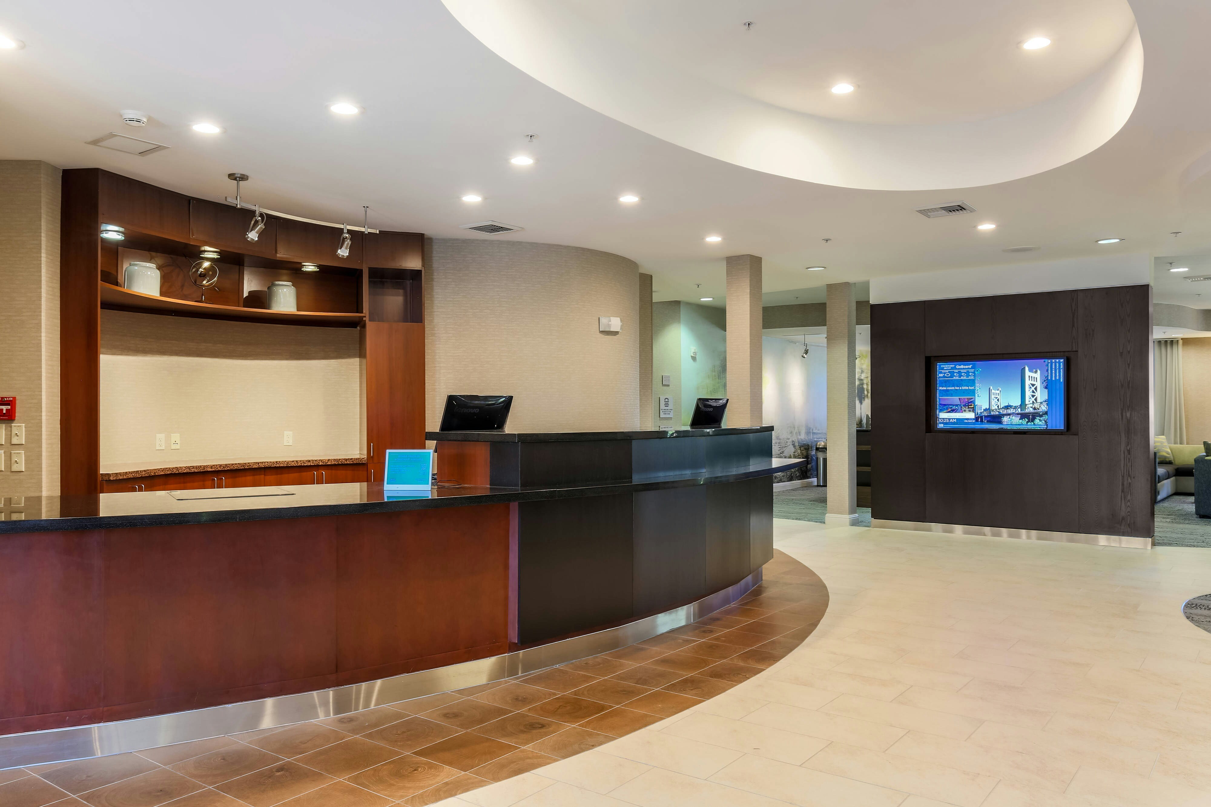 Courtyard by Marriott Roseville Galleria Mall/Creekside Ridge Drive 2/28