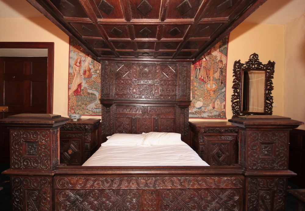 Grand, Four Poster, Double Bed, Mountain View