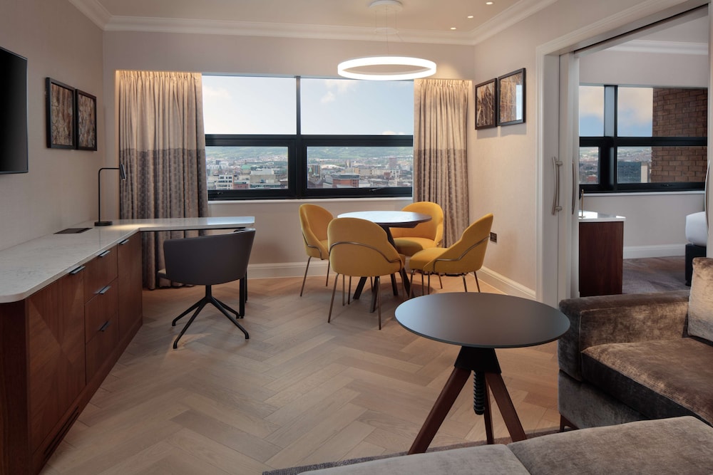 Hilton Belfast 38/75