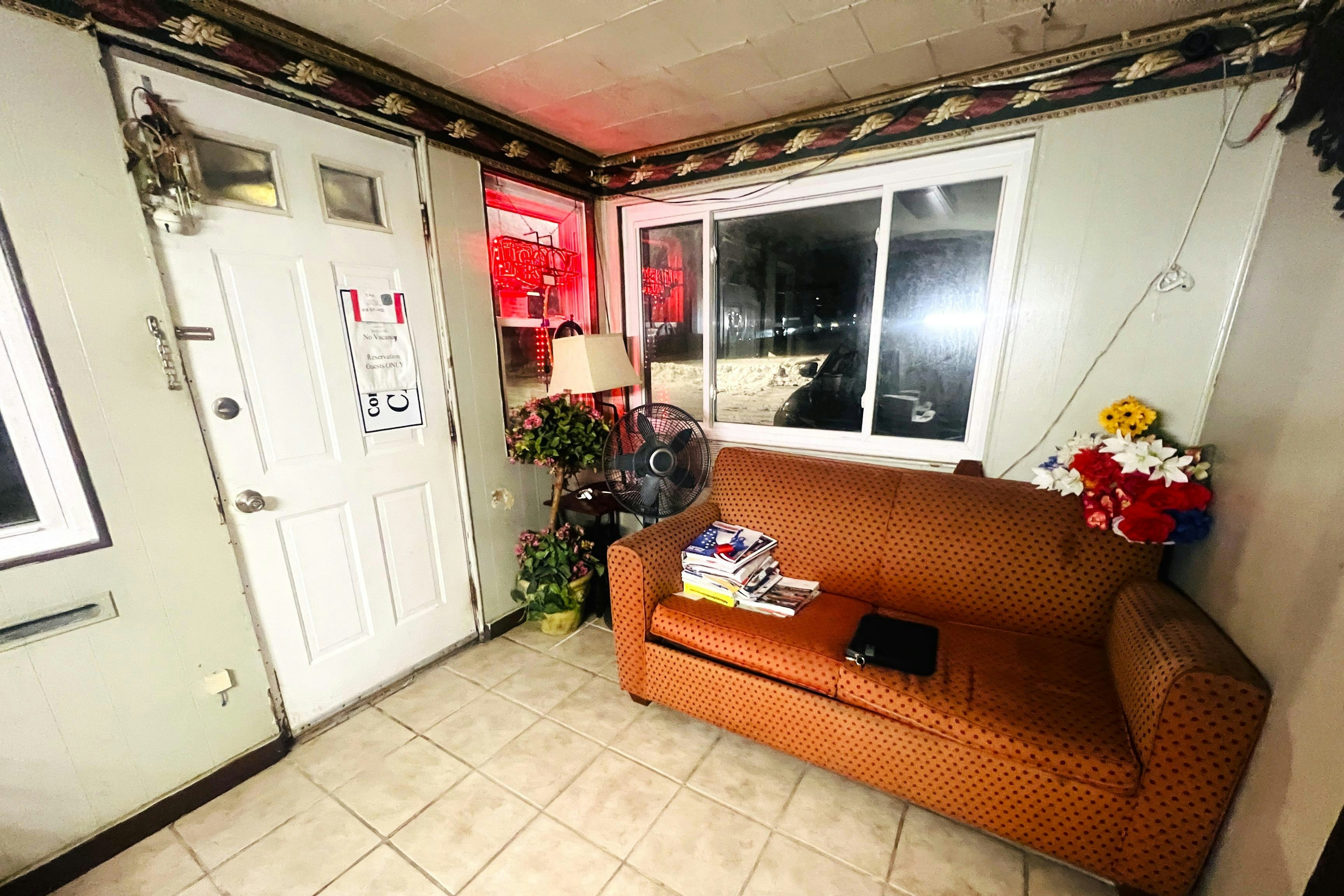 Sparta Motel Near St. Louis / Mississippi River IL 21/27