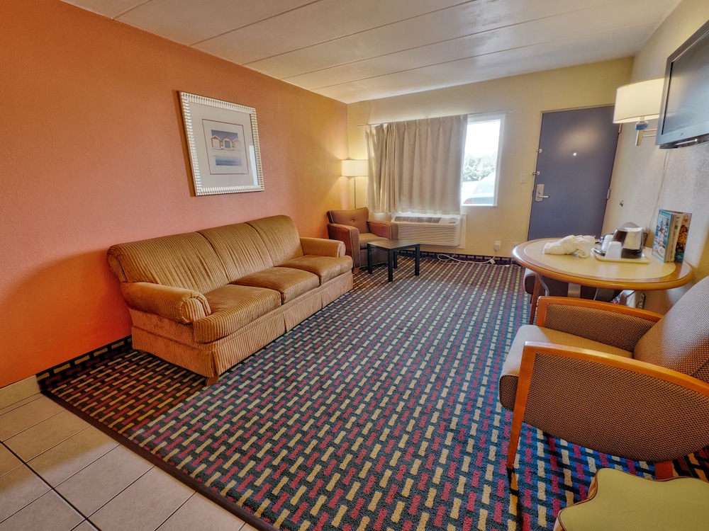 Sandpiper Inn 34/48
