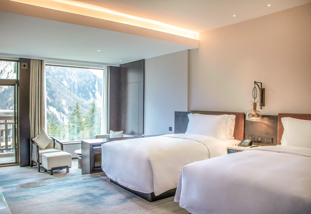 Premium, 2 Double Beds, Balcony, Club Lounge Access