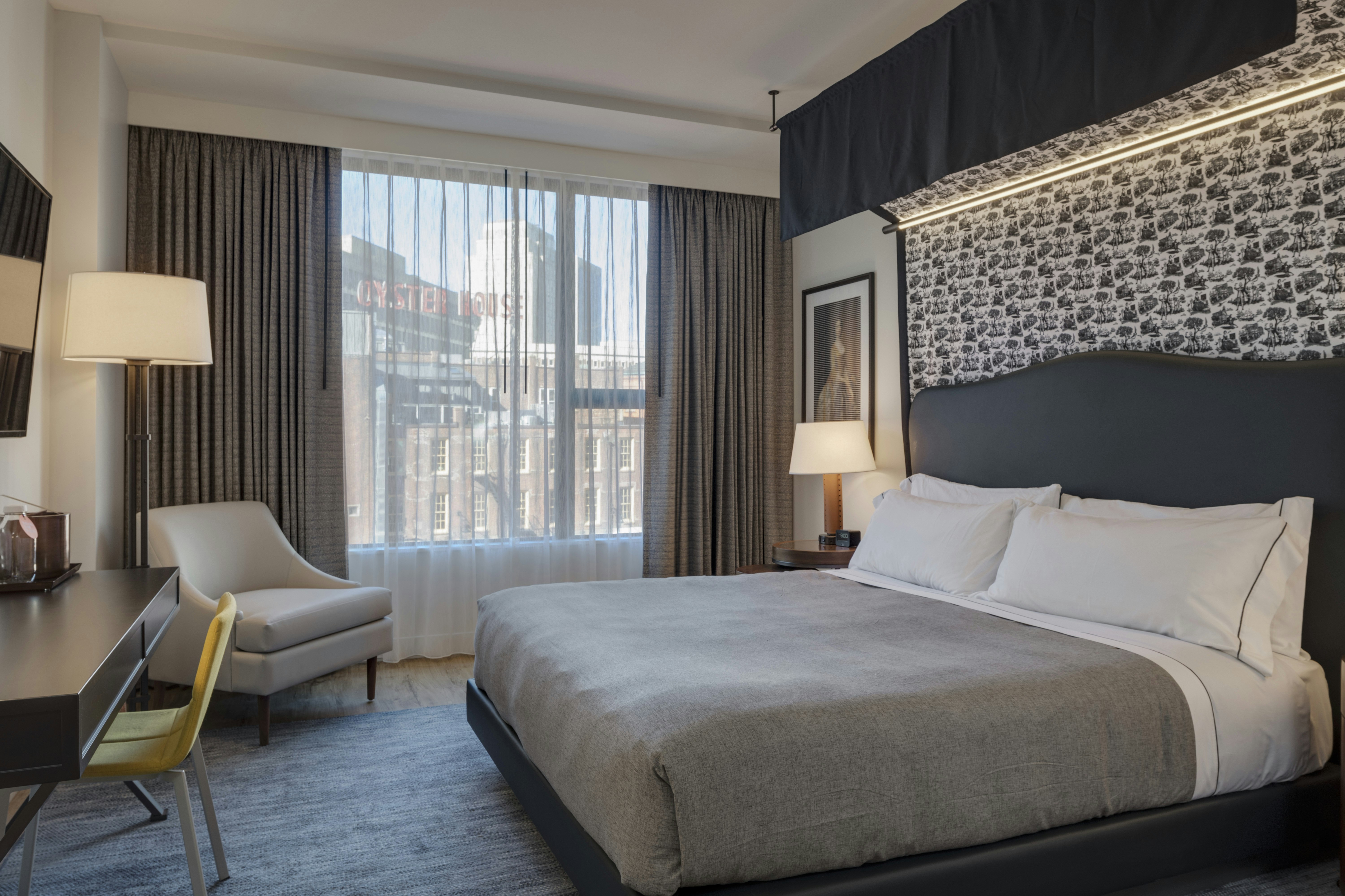 ROOM, KING BED, ACCESSIBLE
