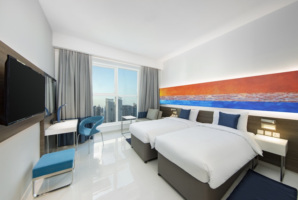 ROOM, TWIN BEDS