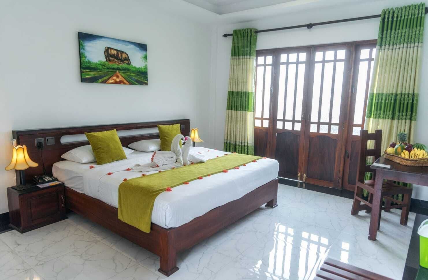 DELUXE, DOUBLE OR TWIN BED
