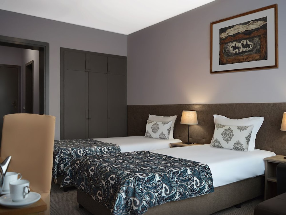 ECONOMY, TWIN BEDS