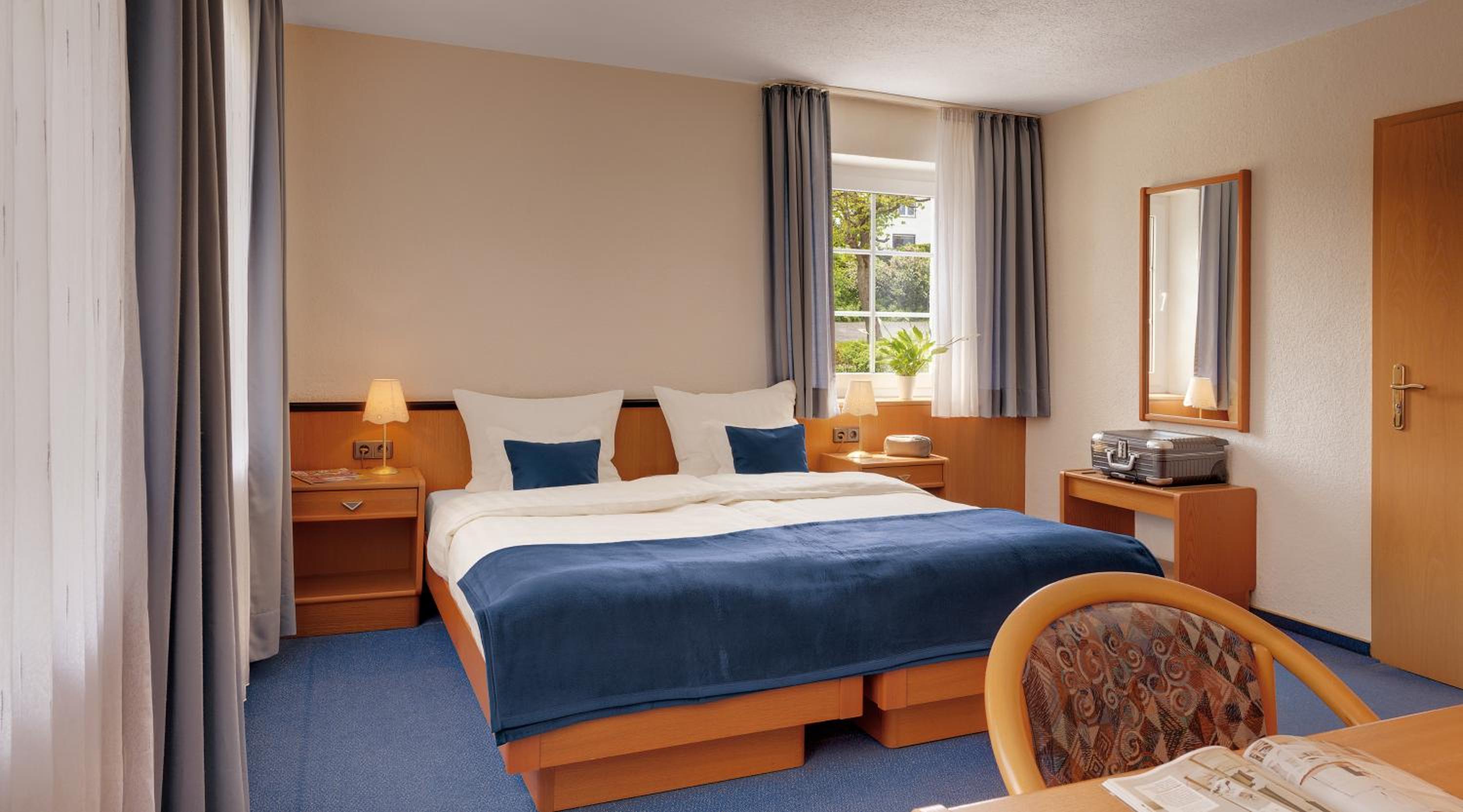 Motorsport Hotel 8/27