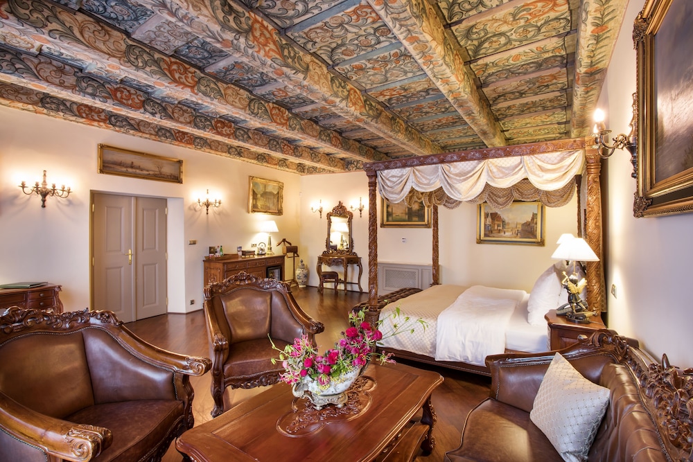 Iron Gate Hotel And Suites 36/71