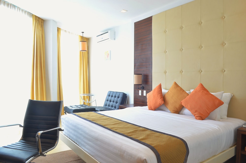 D Hotel And Suites 23/50
