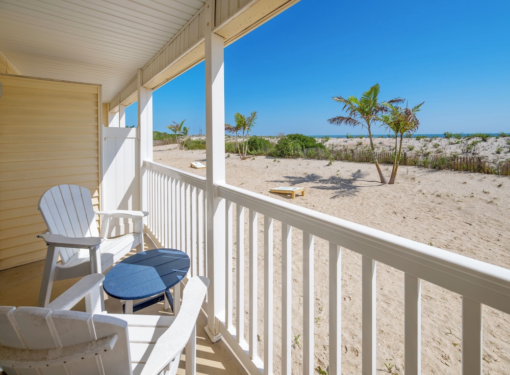Drifting Sands Oceanfront Hotel 41/70