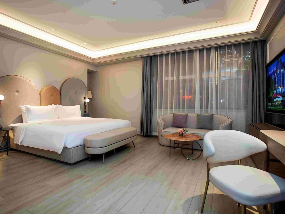 Mercure Changchun Ziyou Road Dahua 21/29