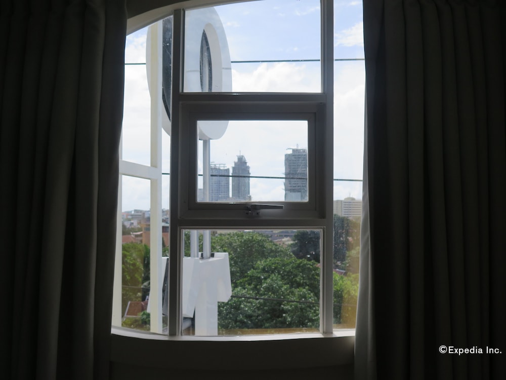 S Hotel and Residences 39/50