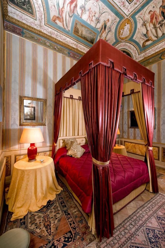 LUXURY, SUITE, CITY VIEW, BATHTUB