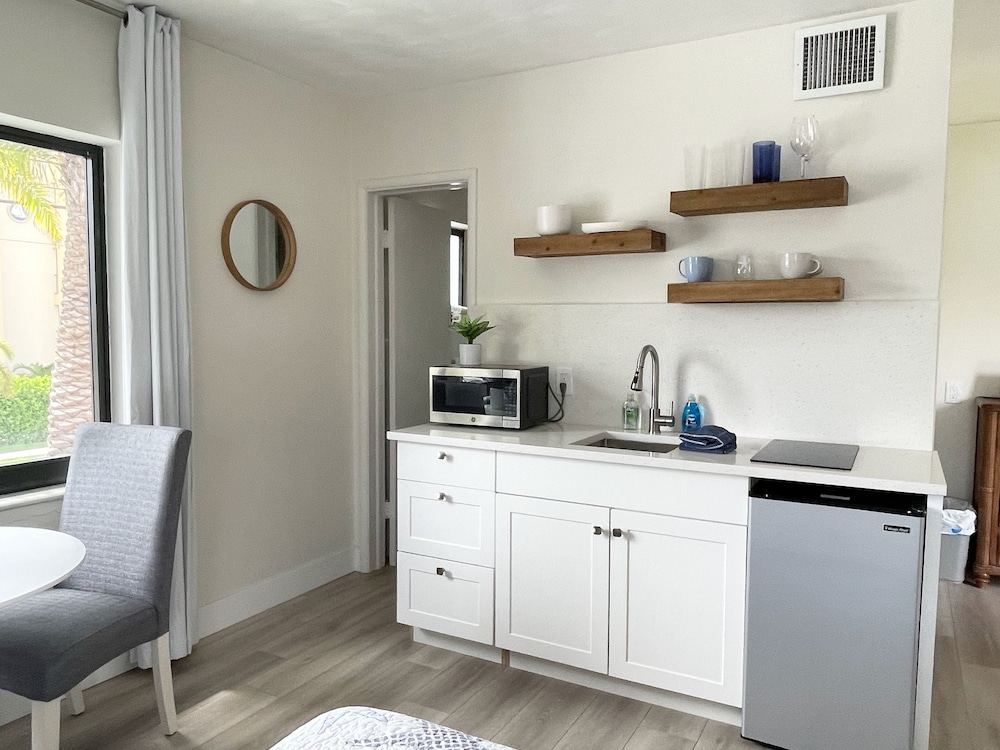 Tropic Isle Beach Resort 4/50