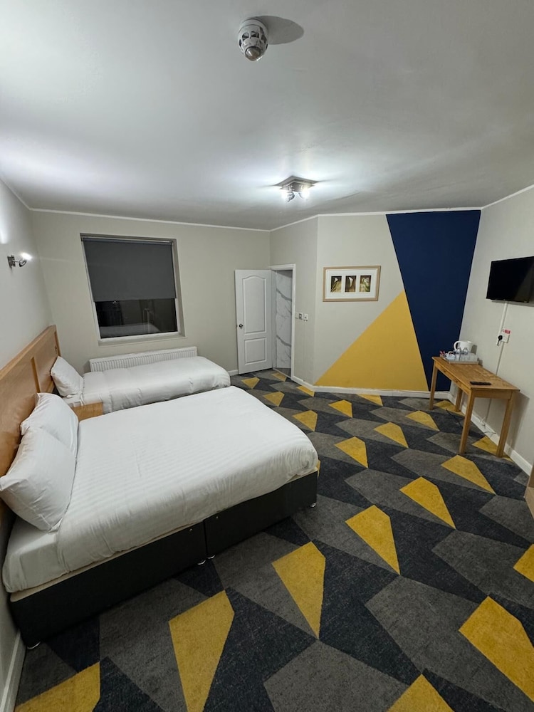 3 ROOMS, FAMILY
