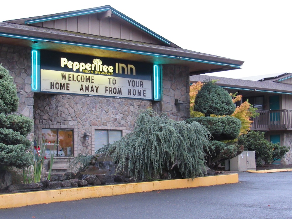 PepperTree Inn 2/67