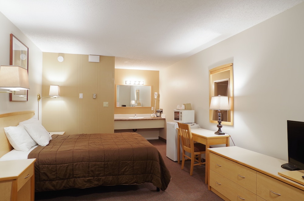 EasyStay Inn & Suites Fernie 27/37