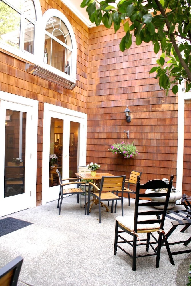 Elm House Inn 32/48
