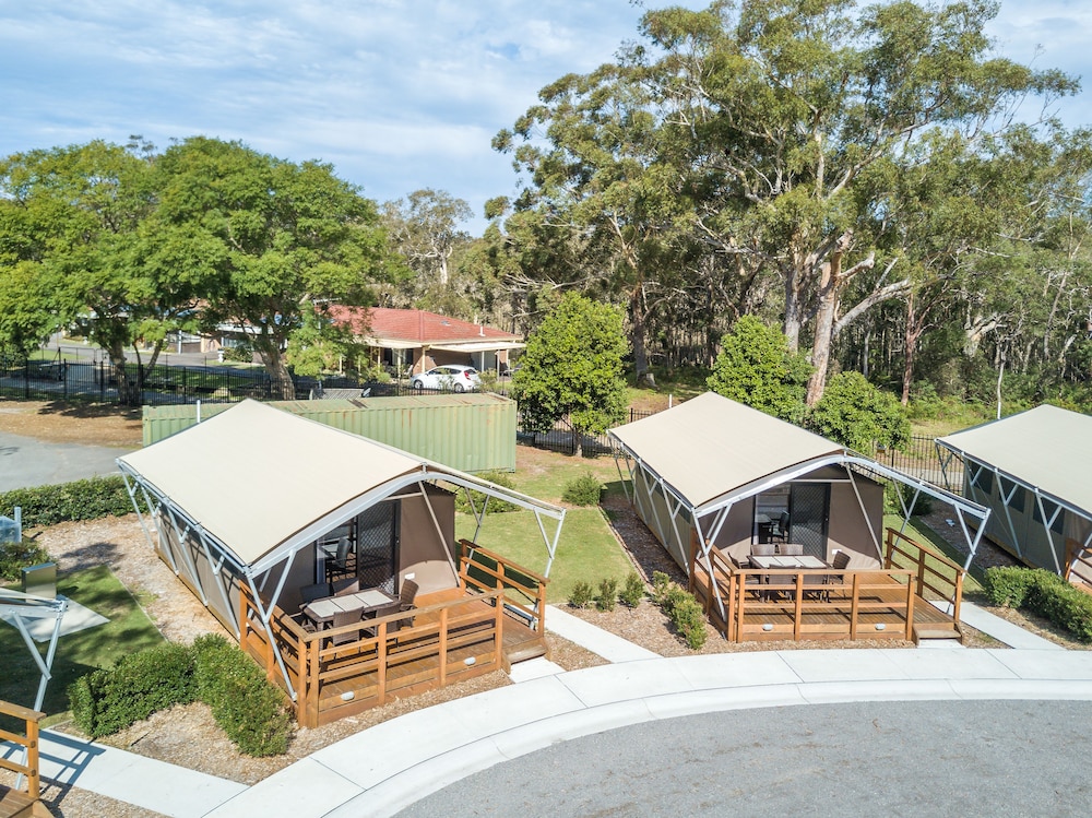 SHOAL BAY HOLIDAY PARK 5/70