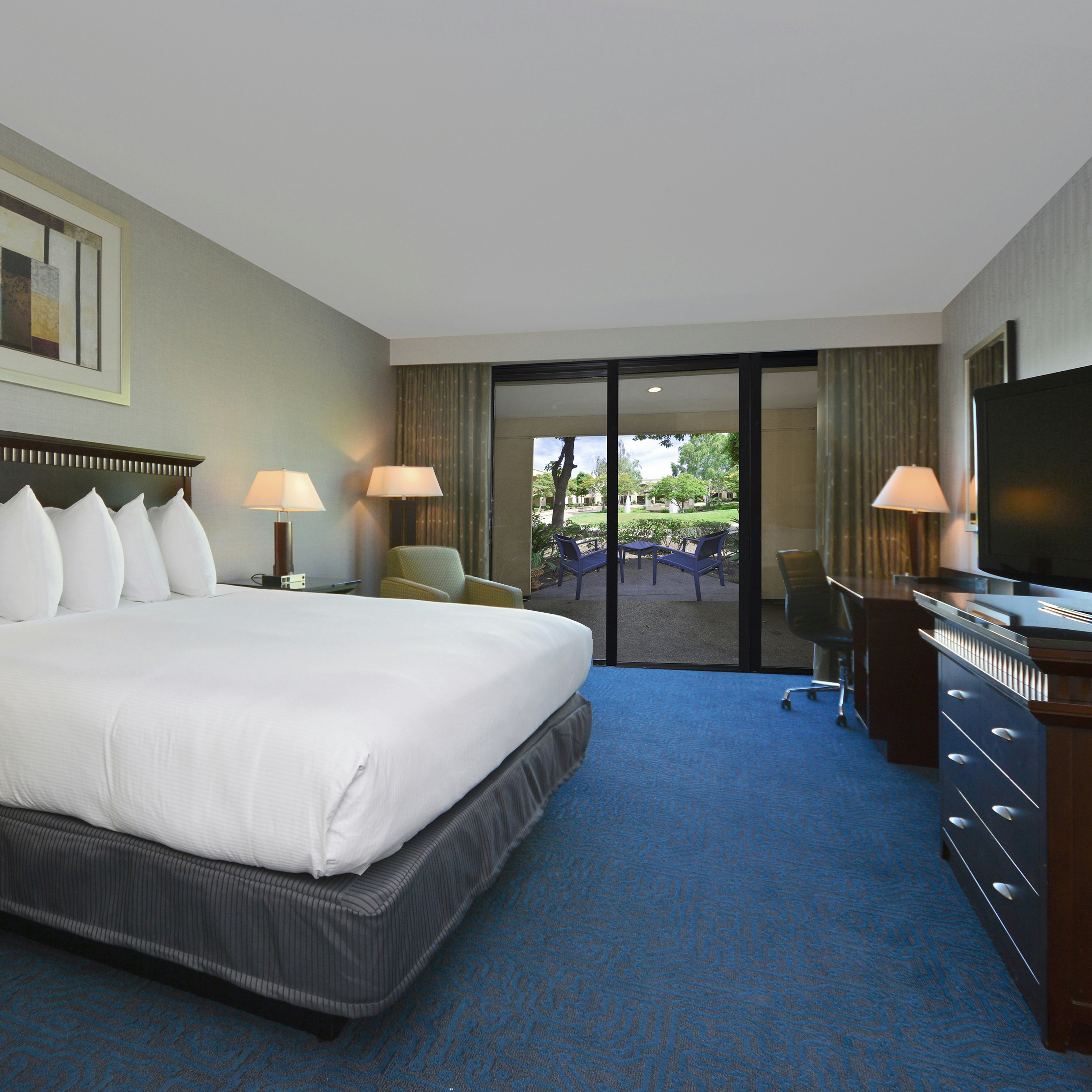 Garden, King Bed، Doubletree By Hilton Newark Fremont 2/7
