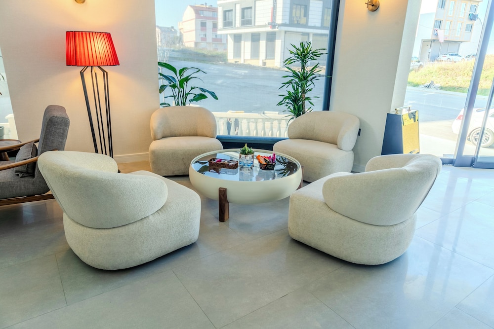 Nenessa Airport Hotel 33/46
