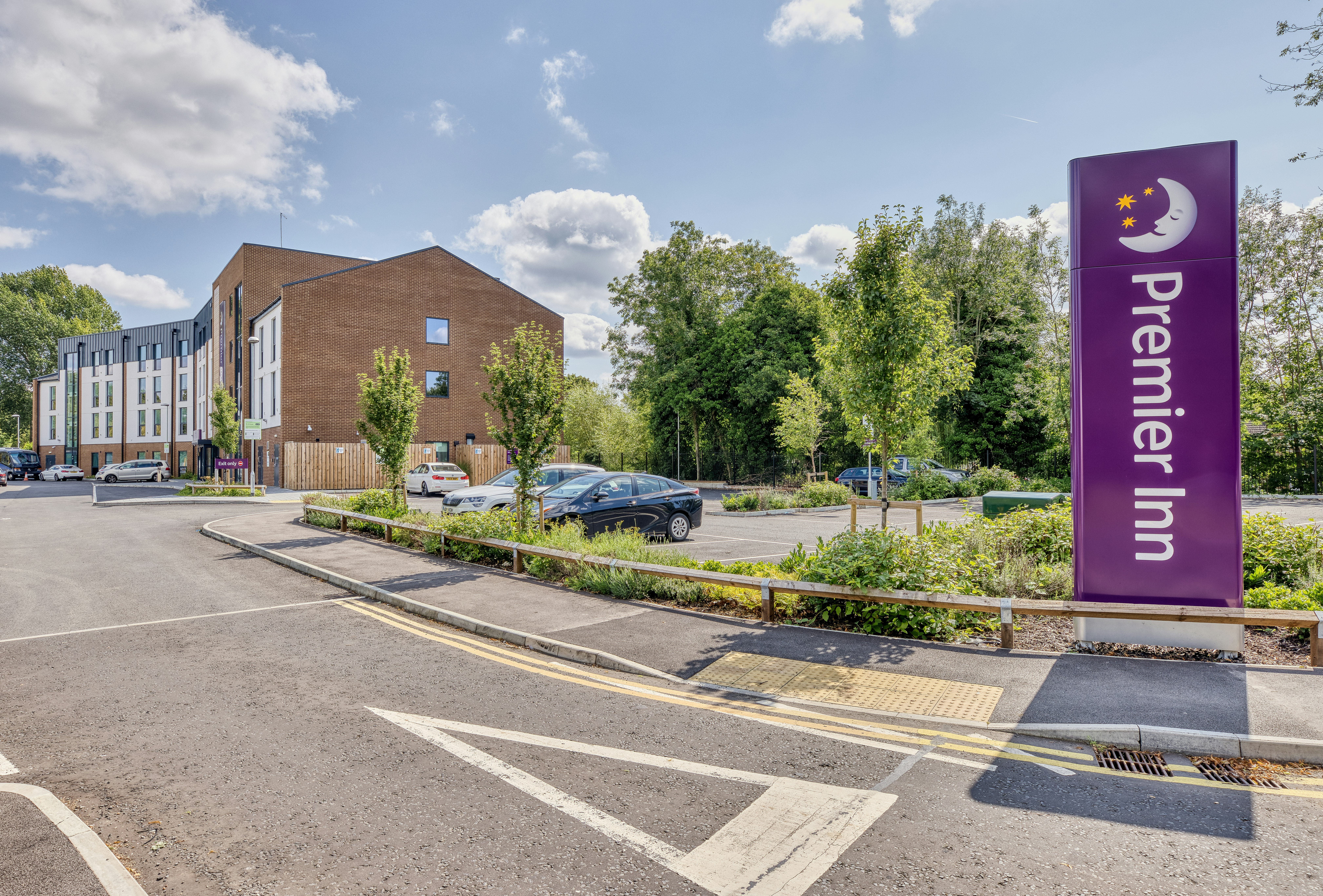 Premier Inn Rickmansworth 27/33