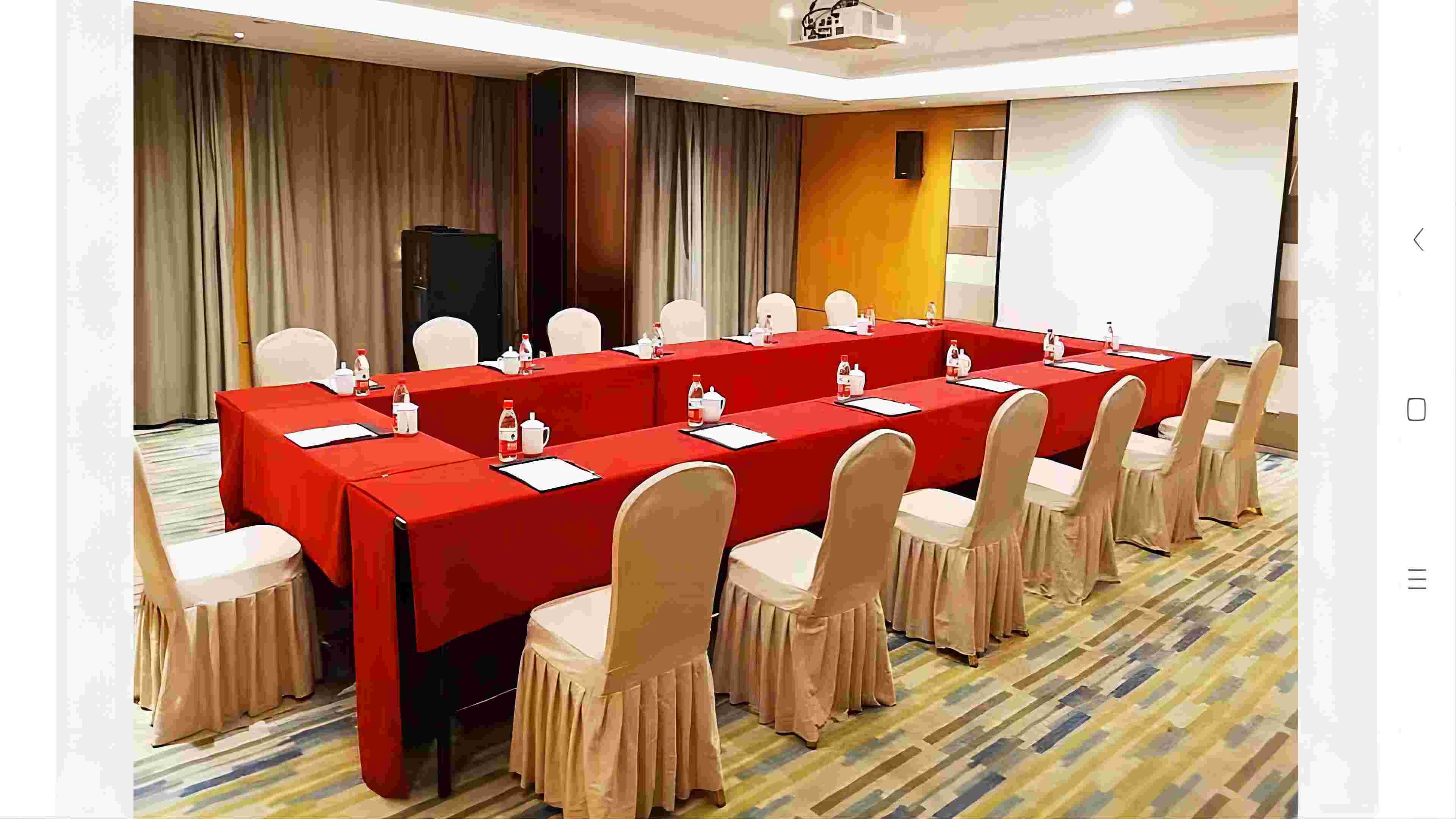 Holiday Inn Express Zhengzhou Airport 34/50