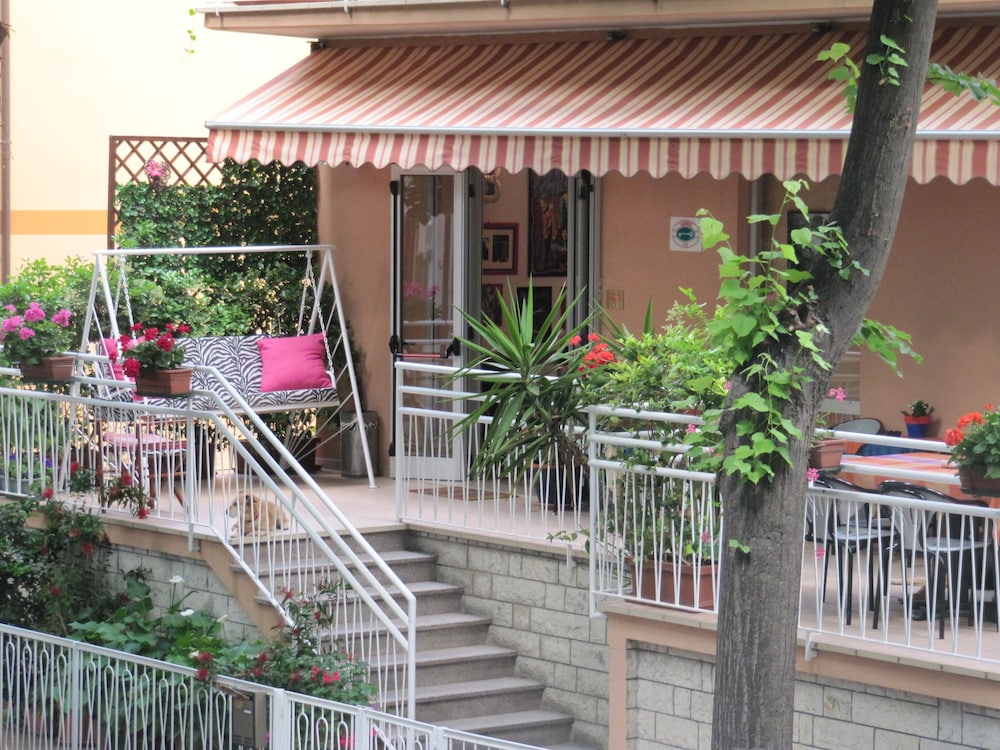 Villa Elia Hotel 3/40
